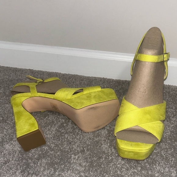 Lime/Citron Chunky platform heels - Picture 3 of 3